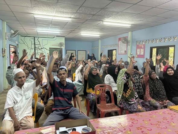 พช.มายอ เข้าร่วมประเมินผลปฏิบัติหน้าที่ของผู้ใหญ่บ้าน บ้านถนนตก ตำบลถนน 