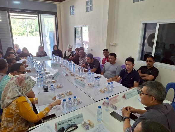 พช.มายอ เข้าร่วมประชุมคณะกรรมการหมู่บ้าน(กม.) บ้านเปาะชี หมู่ที่ 7 ตำบลลางา ประจำปี 2569 