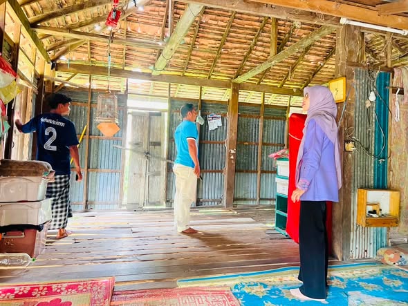 พช.มายอ ลงพื้นที่สำรวจครัวเรือนเป้าหมาย (ตกเกณฑ์จปฐ.) เพื่อเข้าร่วมโครงการบ้านห่วงใยจากใจ GLO ประจำปีงบประมาณ พ.ศ.2570 