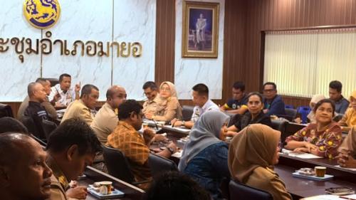 พช.มายอ เข้าร่วมประชุมการขับเคลื่อนการดำเนินงานและติดตามผลการดำเนินงานป้องกันและแก้ไขปัญหายาเสพติดในระดับอำเภอ 